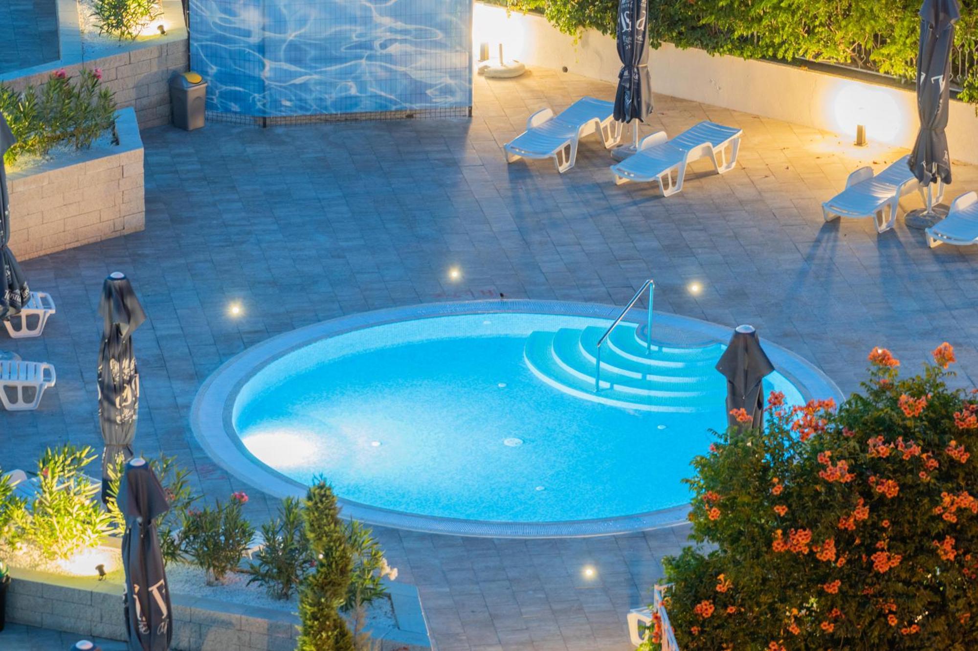 Hotel Amiral Мамая Экстерьер фото